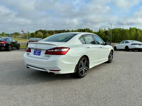 Used 2017 Honda Accord Sport Special Edition image 4