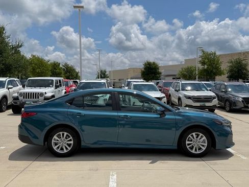 Used 2026 Toyota Camry LE w/ Convenience Package FWD image 5