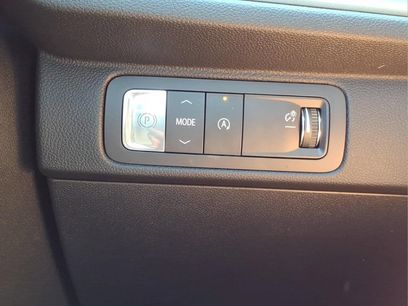 Used 2025 Chevrolet Traverse LT