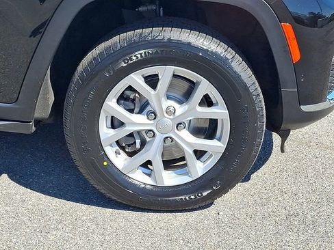 Used 2023 Jeep Grand Cherokee L Limited w/ Luxury Tech Group II image 8