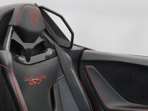 Used 2021 Lamborghini Huracan EVO RWD image 36