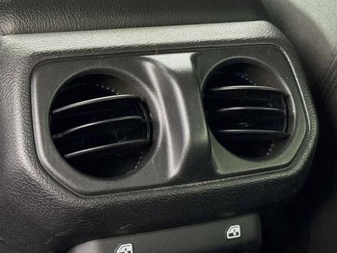 Used 2022 Jeep Wrangler Unlimited Sport AWD/4WD image 26