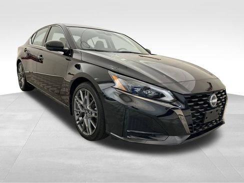 Used 2023 Nissan Altima 2.0 SR FWD image 8