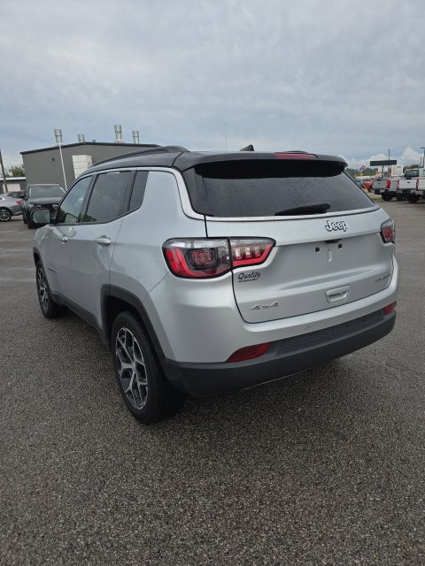 Used 2024 Jeep Compass Limited AWD/4WD image 5