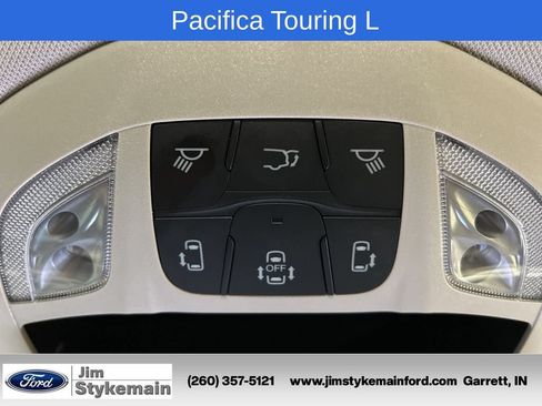 Used 2024 Chrysler Pacifica Touring-L FWD image 35
