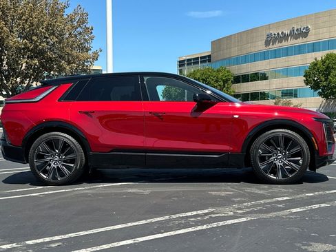 Certified 2026 Cadillac Lyriq Signature Sport w/ LPO, Floor Liner Package image 3