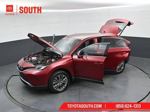 Used 2023 Toyota Venza XLE AWD/4WD image 54