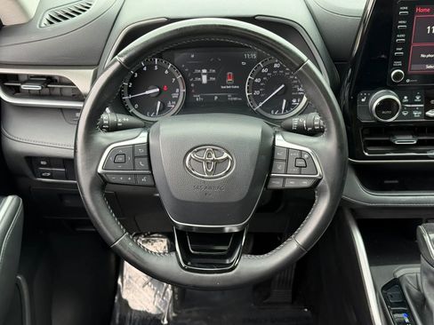 Used 2021 Toyota Highlander XLE FWD image 16