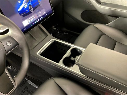 Used 2024 Tesla Model Y Long Range AWD/4WD image 18