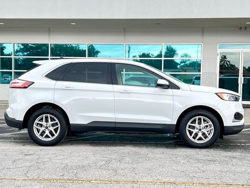 Used 2024 Ford Edge SEL image 3