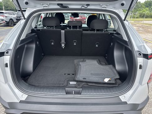 Used 2025 Hyundai Kona SE FWD image 8