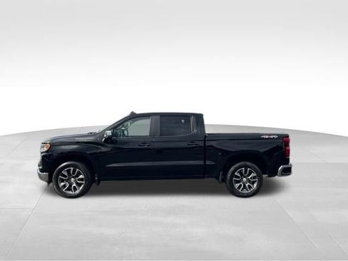Used 2022 Chevrolet Silverado 1500 LT AWD/4WD image 2