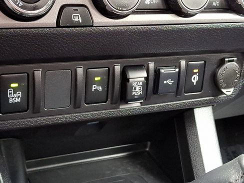 Used 2021 Toyota Tacoma TRD Pro AWD/4WD image 29