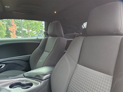 Used 2021 Dodge Challenger SXT image 17