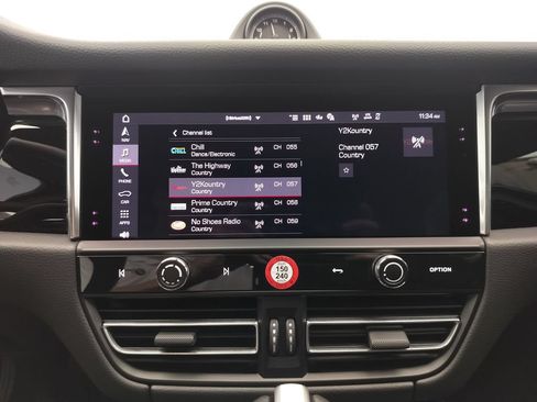 Certified 2025 Porsche Macan AWD/4WD image 13