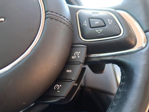 Used 2019 Jaguar XJ R-Sport RWD image 36