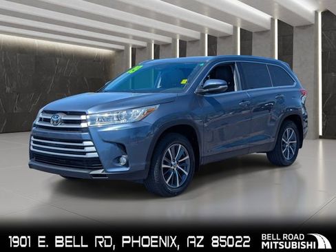 Used 2019 Toyota Highlander XLE AWD/4WD image 1