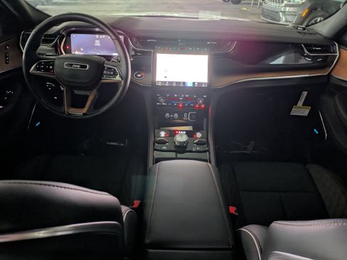 New 2025 Jeep Grand Cherokee Summit image 16