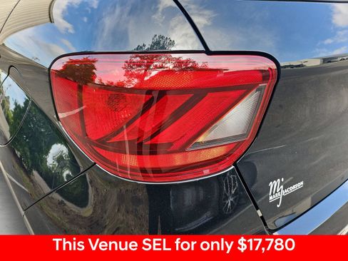 Used 2022 Hyundai Venue SEL FWD image 20