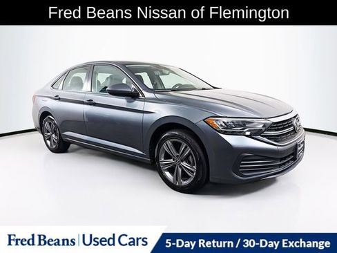 Used 2022 Volkswagen Jetta SE FWD image 1