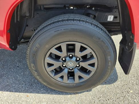 Used 2021 Toyota Tacoma SR5 image 31