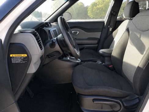 Used 2017 Kia Soul FWD image 8