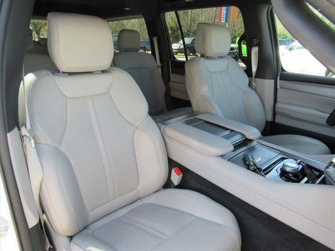 Used 2025 Jeep Wagoneer 4WD image 8