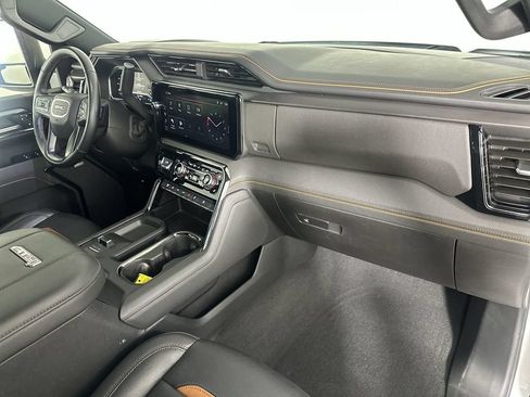 Used 2025 GMC Sierra 3500 AT4 w/ AT4 Preferred Package AWD/4WD image 31