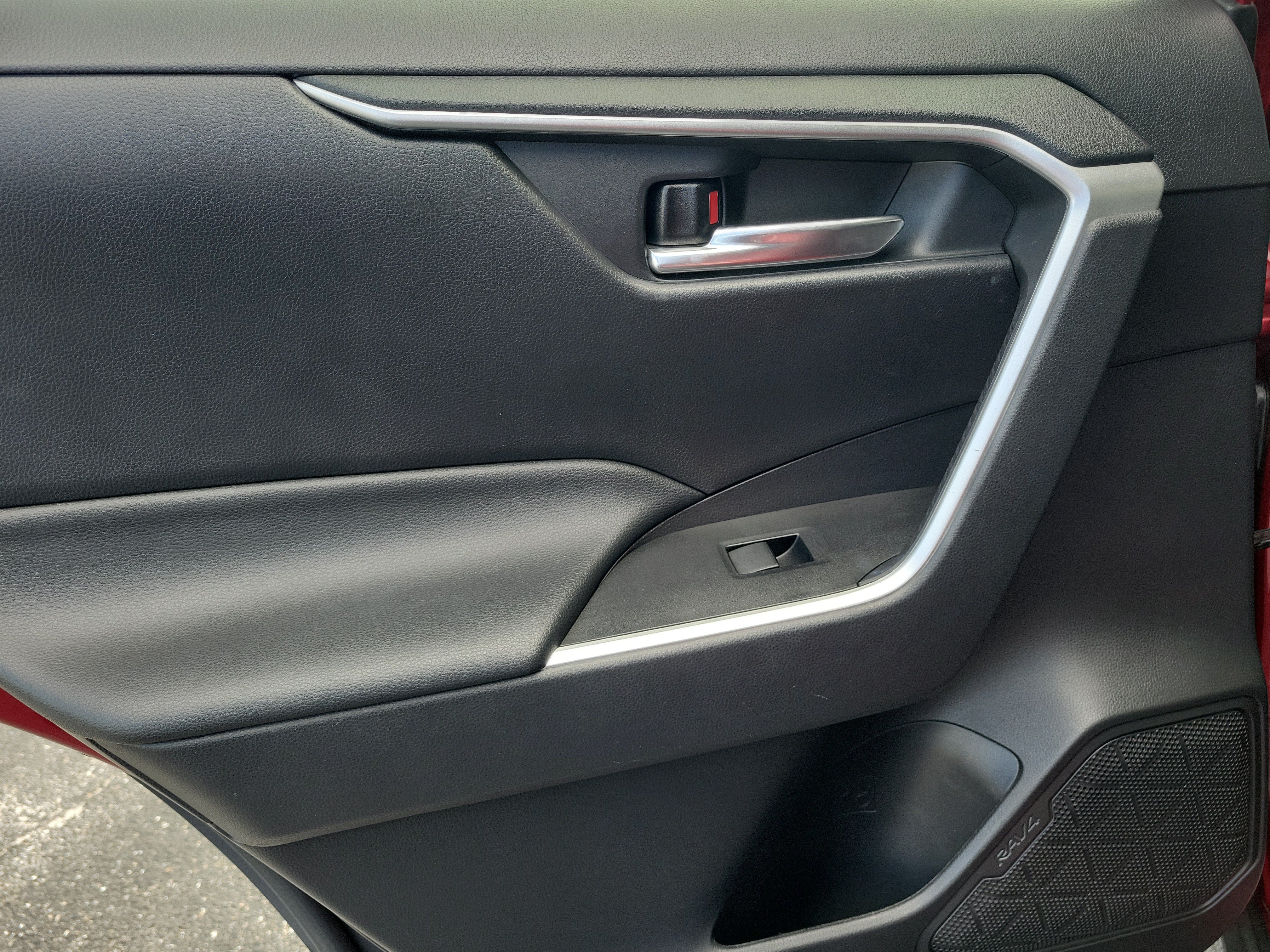 Certified 2021 Toyota RAV4 XLE w/ Convenience Package FWD image 14