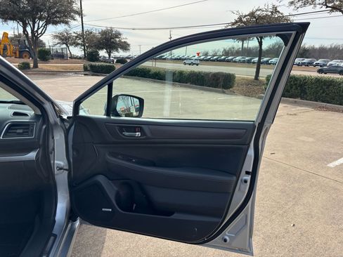 Used 2017 Subaru Legacy 3.6R Limited image 16