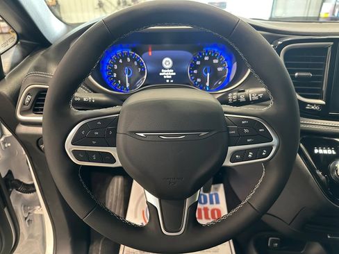 New 2027 Chrysler Pacifica Select AWD/4WD image 16