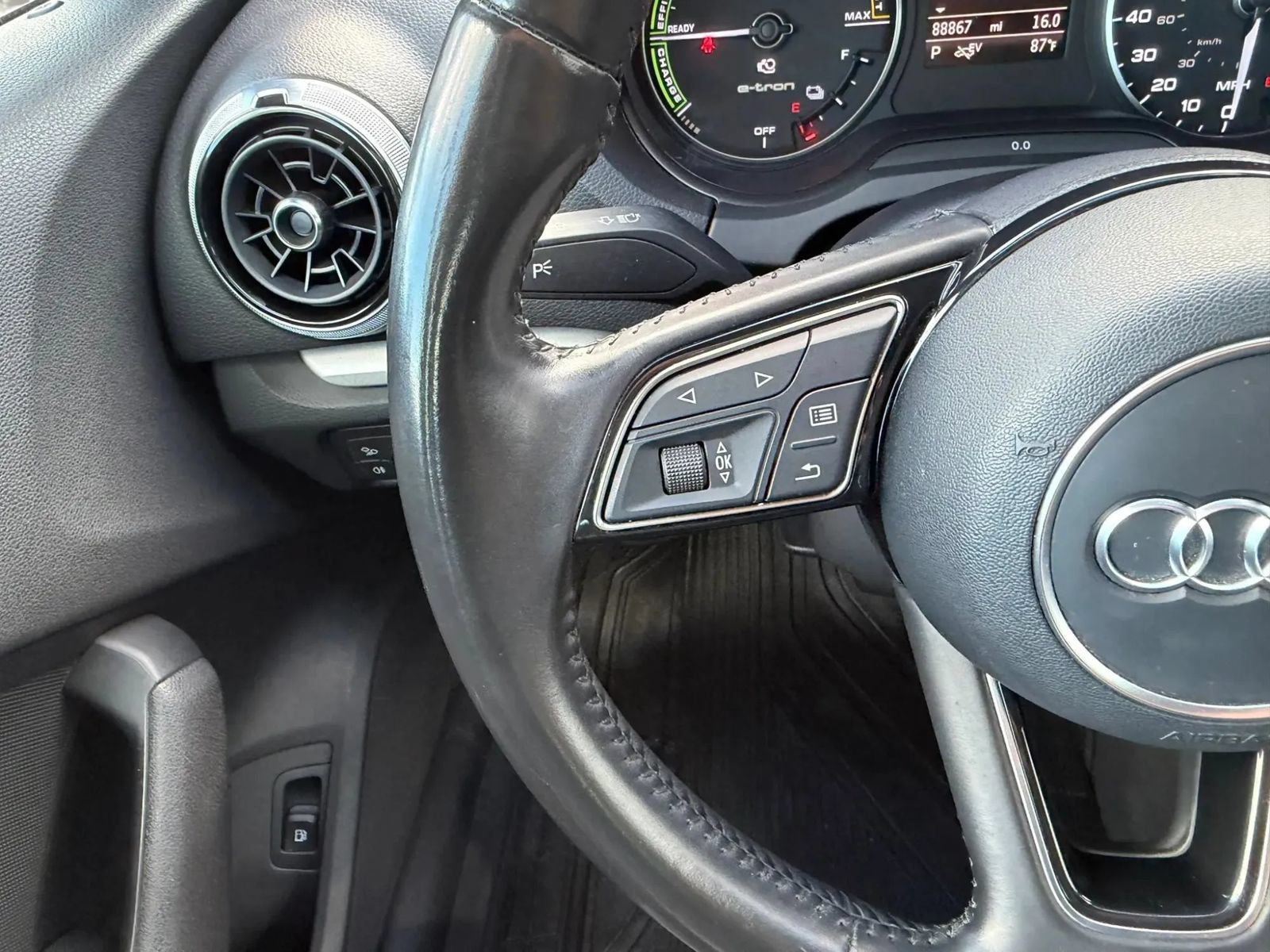 Used 2017 Audi A3 e-tron Premium FWD image 27
