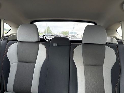 Used 2019 Subaru Crosstrek 2.0i Premium w/ Moonroof Package AWD/4WD image 8