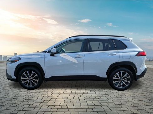 Used 2024 Toyota Corolla Cross XLE image 13