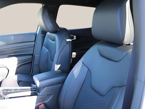 New 2026 Jeep Compass Latitude image 11