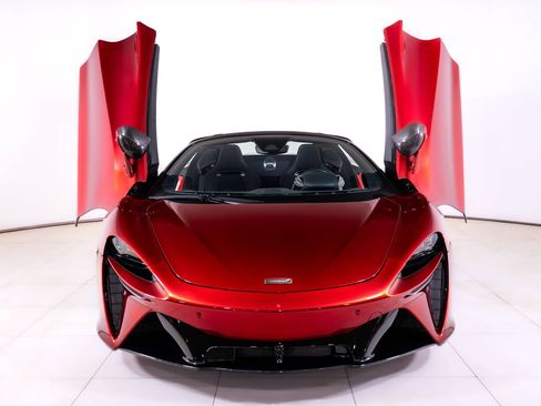 Used 2025 McLaren Artura Spider RWD image 11