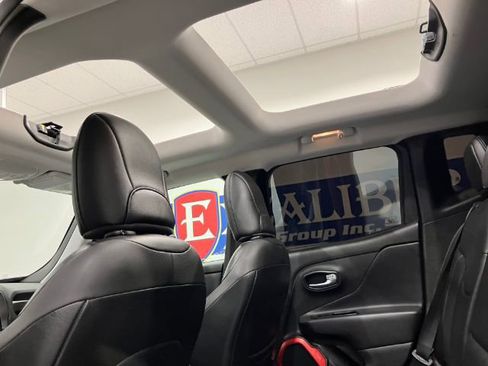 Used 2018 Jeep Renegade Trailhawk image 34