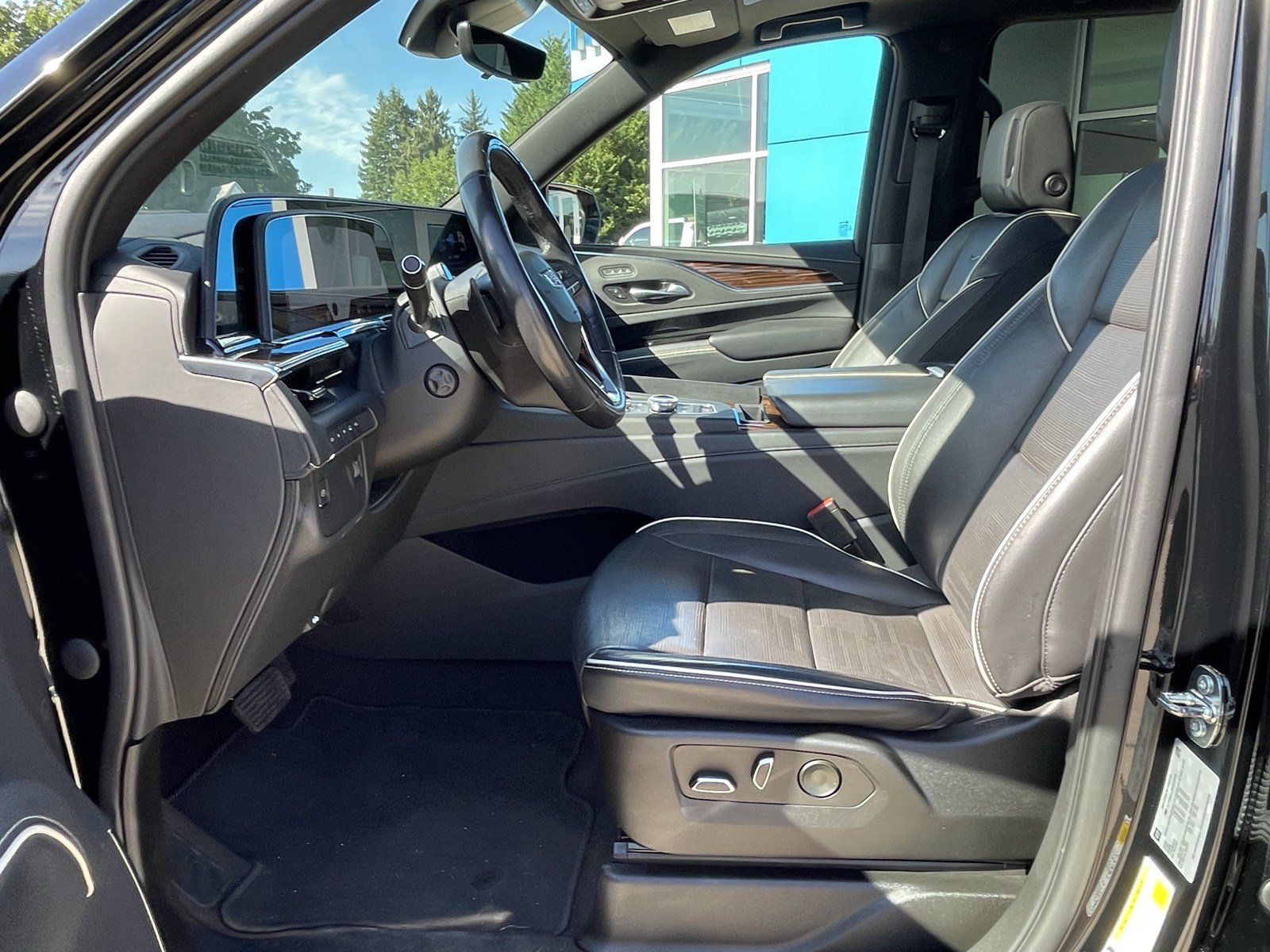Used 2023 Cadillac Escalade ESV Premium Luxury AWD/4WD image 11