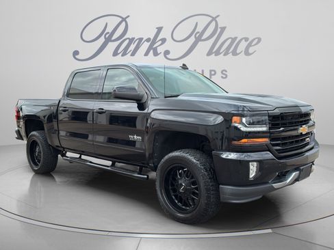 Used 2018 Chevrolet Silverado 1500 LT w/ Texas Edition AWD/4WD image 8