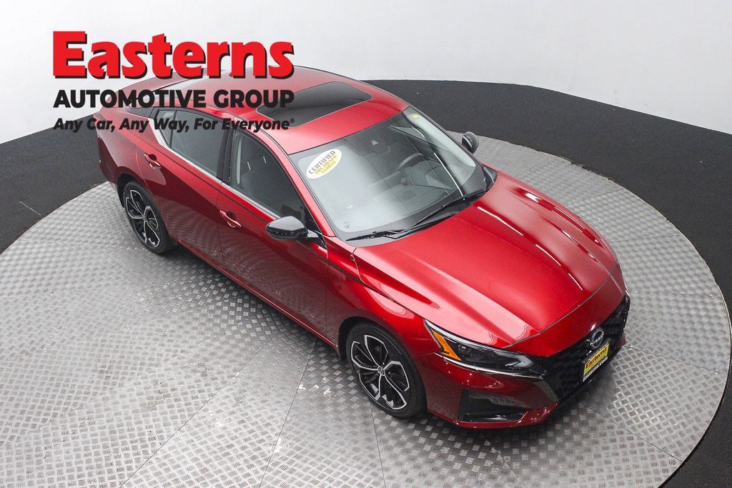 Used 2023 Nissan Altima 2.5 SR w/ SR Premium Package AWD/4WD image 5