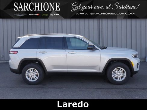 New 2025 Jeep Grand Cherokee Laredo image 1
