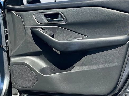 Used 2025 Nissan Rogue S FWD image 26