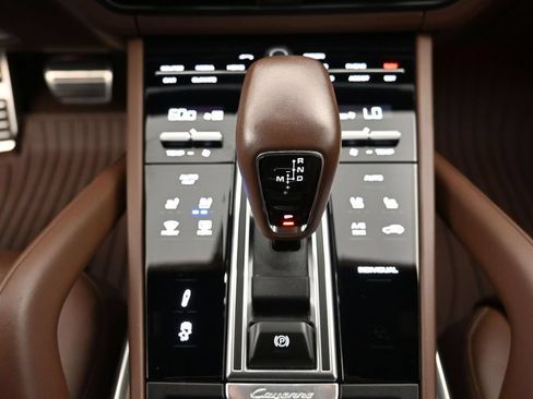 Certified 2023 Porsche Cayenne Turbo S AWD/4WD image 18