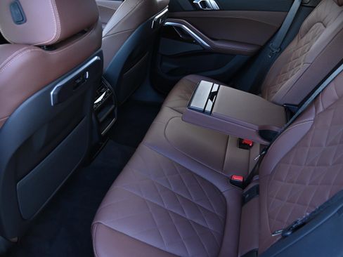 Certified 2025 BMW X6 xDrive40i w/ Premium Package image 11