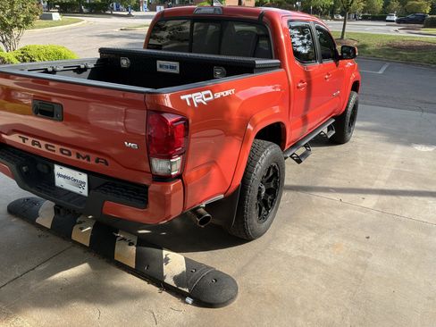 Used 2016 Toyota Tacoma TRD Sport w/ Towing Package image 10