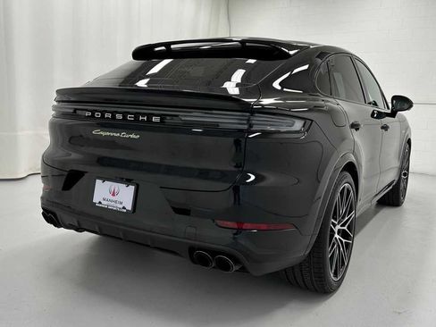 Used 2024 Porsche Cayenne Turbo image 6