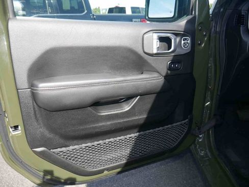 Used 2023 Jeep Wrangler Unlimited Sahara AWD/4WD image 27