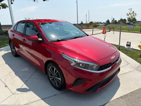 Used 2023 Kia Forte LXS FWD image 2