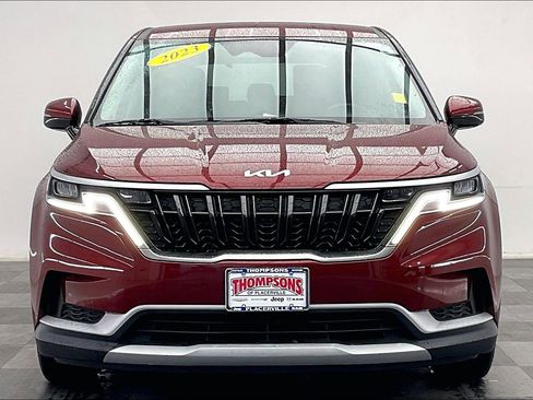 Used 2023 Kia Carnival LX image 2