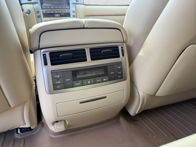 Used 2013 Lexus LX 570 4WD w/ Luxury Pkg image 16
